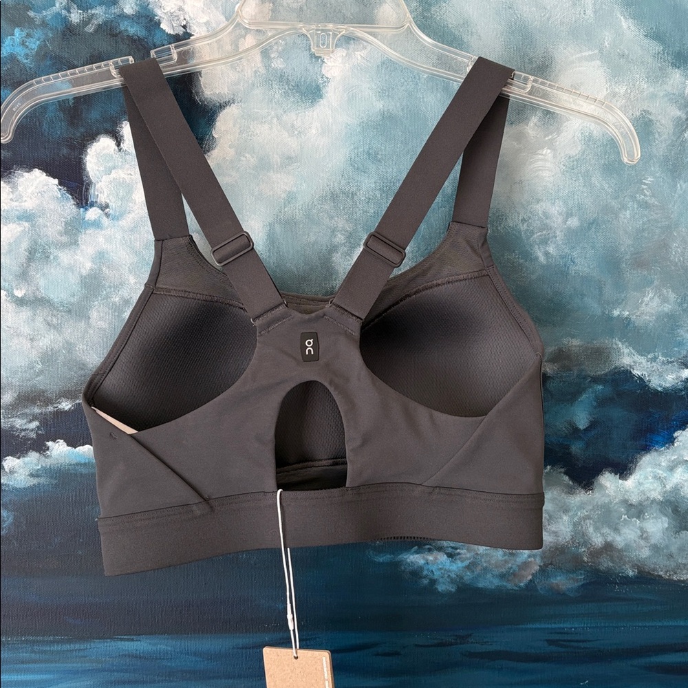 NWT On Cloud Performance Bra - Picture 5 of 6